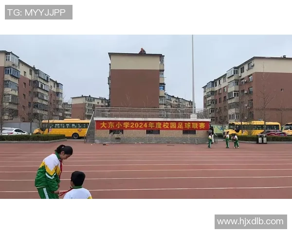 建工小学足球队积极备战校园联赛展现团队精神与拼搏精神 建工小学足球队积极备战校园联赛展现团队精神与拼搏精神
